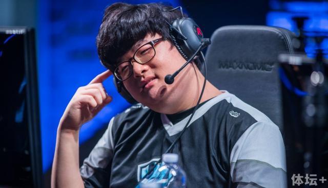 RNG血洗CLG，Bin开启传奇时刻峡谷大战四强赛，让粉丝疯狂欢呼