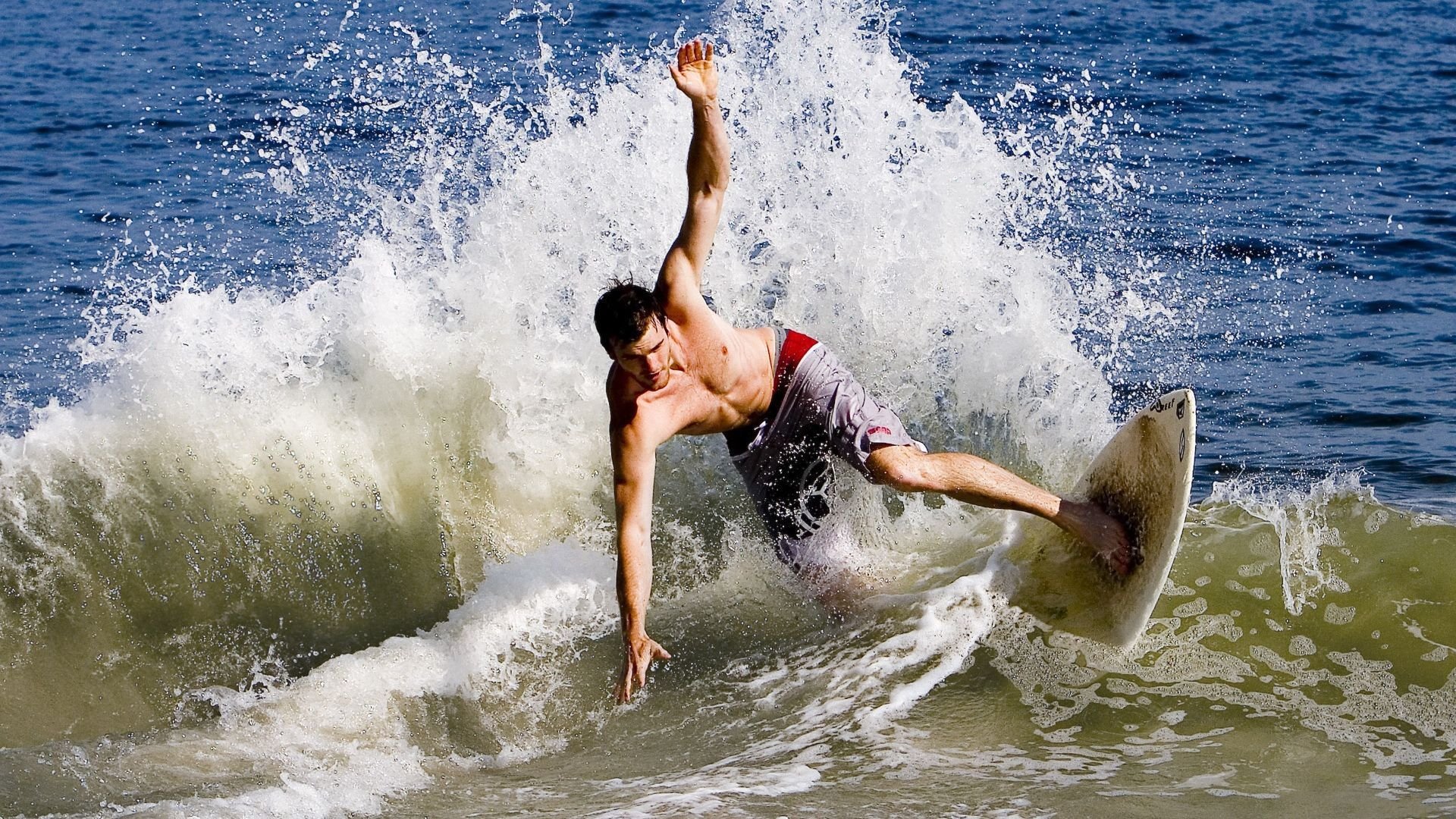 从青涩到领袖，欧冠半决赛夜，班凯罗用一记绝响宣告新王当立