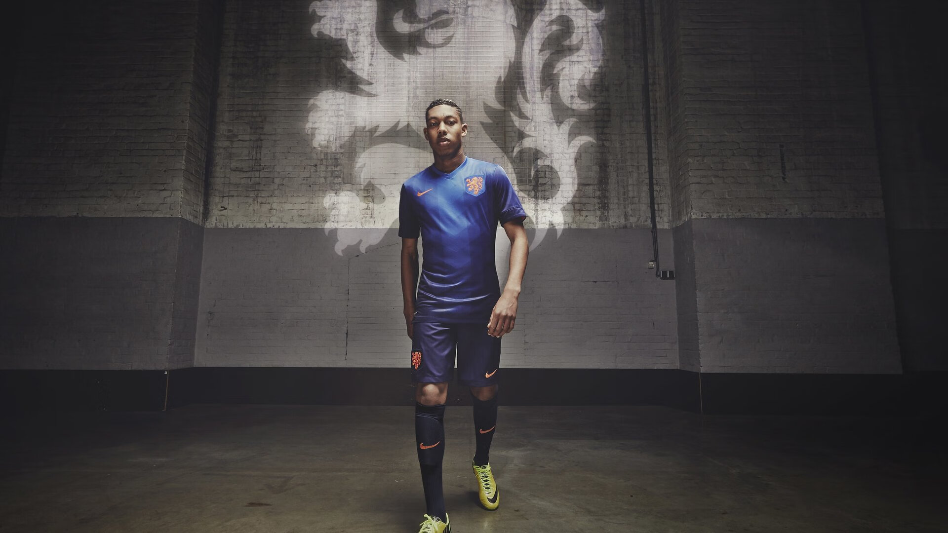 巴雷拉梅开二度惊艳全场,莱比锡红牛3-1强行终结巴西不败神话,欧洲劲旅再显锋芒!